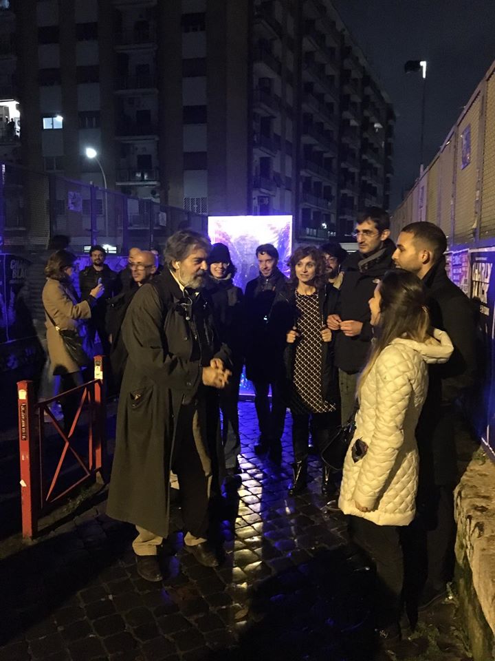 Ieri sera SCIAME #Walkabout con <a href="/carloi/">carlo infante</a> esplorava il percorso di #RGB19 #lightscapes
Oggi alle 11:00 Marco Frascarolo ci parla di: “La luce vista attraverso la storia dell’arte, del cinema e dell’architettura”. Alle 16:00 invece Gisella Gellini modera l'incontro con gli artisti.