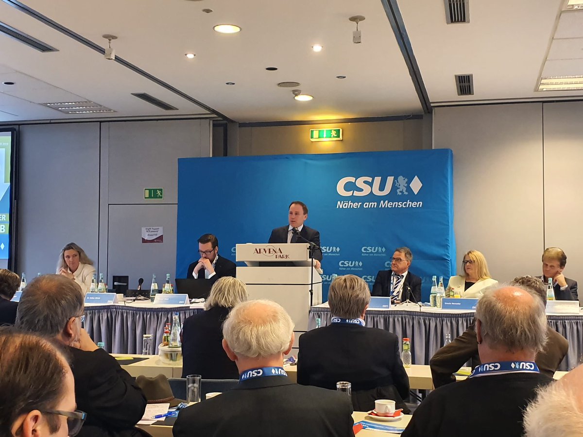 CSA_Bayern's tweet photo. Heute Landesversammlung der @CSA_Bayern in Nürnberg! Mit einem hochkarätigen Angebot an Impulsgebern aus Politik und Gewerkschaften diskutieren wir heute zum Thema „Faire Arbeitsbedingungen - Zukunftsfähige Rente“ @CSU @KS_MdL @Brehm_inNBGNord @MichaelFrieser @VolkerUllrich https://t.co/3Zy6geCHCU