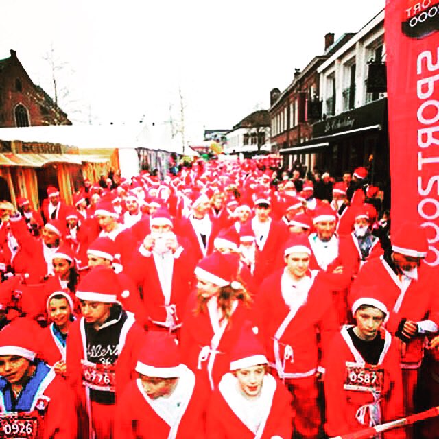 RED SATURDAY! Ben jij klaar voor 14 december? Koop NU je tickets! 👉🏻 oosterhout.rotarysantarun.nl/inschrijven-sa… #santarun #oosterhout #kerst #goeddoel #rotary