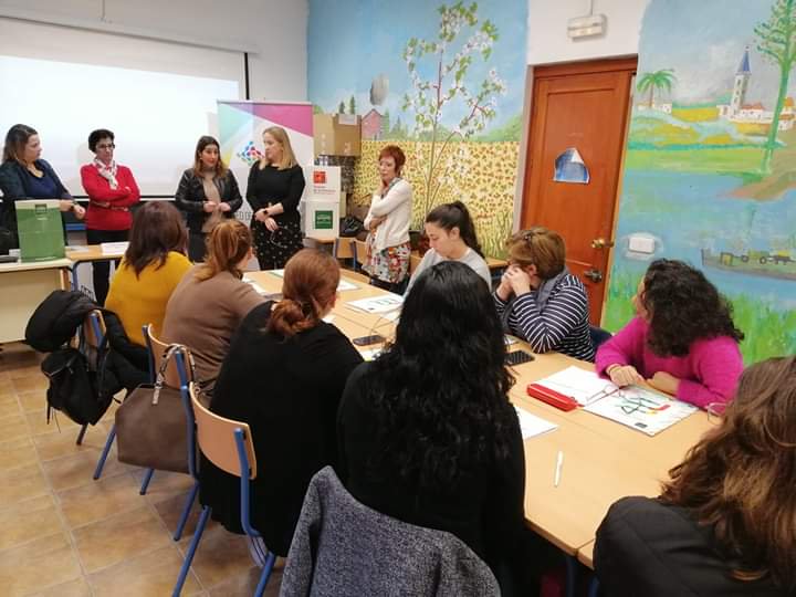 areaemprende's tweet photo. #MENTORING para #Emprendedoras #CoriadelRío 28N
@prodetur @aytocoriario
Jornada muy interesante, impartida por AREA, donde se han trabajado las Habilidades- #SoftSkills- para el Éxito junto a Emprendedoras de la  localidad.
#empleo #dinamicasgrupales #habilidades #NuevasIdeas https://t.co/nzt3F7Xv01