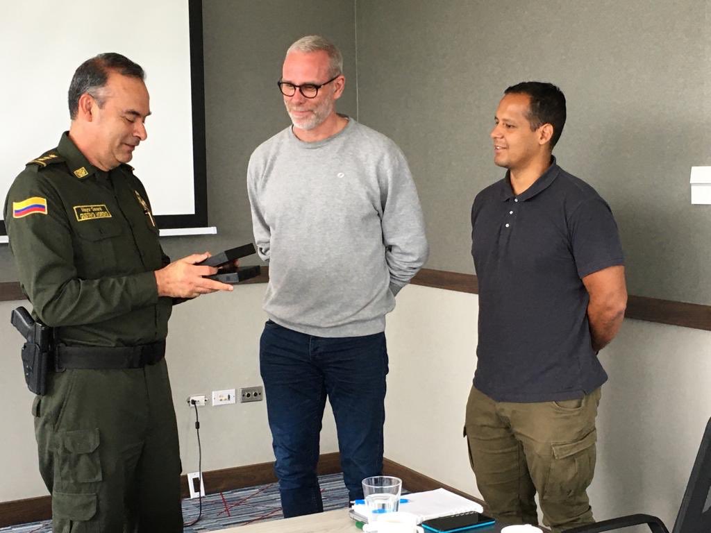 bjocew's tweet image. Varit i Colombia inom ramen för @PoliciaSuecia (brottsprevention, utbildning,jämställdhet). Föreläste om jämställdhet och kollegor från LPO Rinkeby om brottsprevention. Tyvärr fick vi åka hem tidigare pga oroligheter. Deras Bitr. RPC visade sin uppskattning för vårt deltagande.