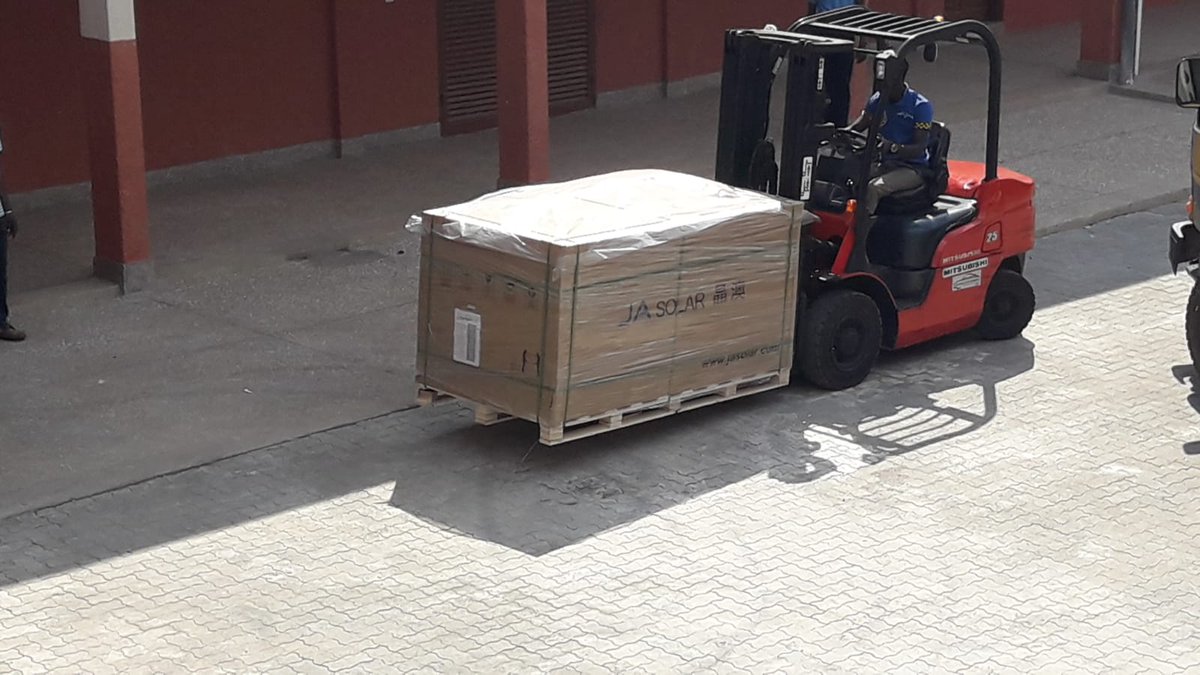 Don Bosco Technical Institute gets 123 Solar Modules.
Ashaiman– As part of efforts to move from the national grid to power our campus with solar energy Don Bosco Technical Institute at Ashaiman has gotten another 123 solar modules with 335Wp each
Read more bit.ly/2R2LGcg