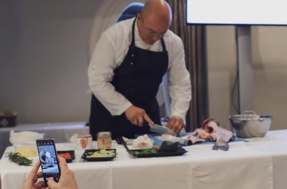 Nelson Pérez muestra las propiedades la lubina en el <a href="/BilbaoFoodCap1/">BBVA Bilbao Food Capital</a> #cocina #gastronomía #recetas <a href="/aquanariafish/">Aquanaria</a> #RestauranteNelson #Arinaga #showcooking #Aguimes #Agüimes domingomartin.blogspot.com/2019/11/nelson…