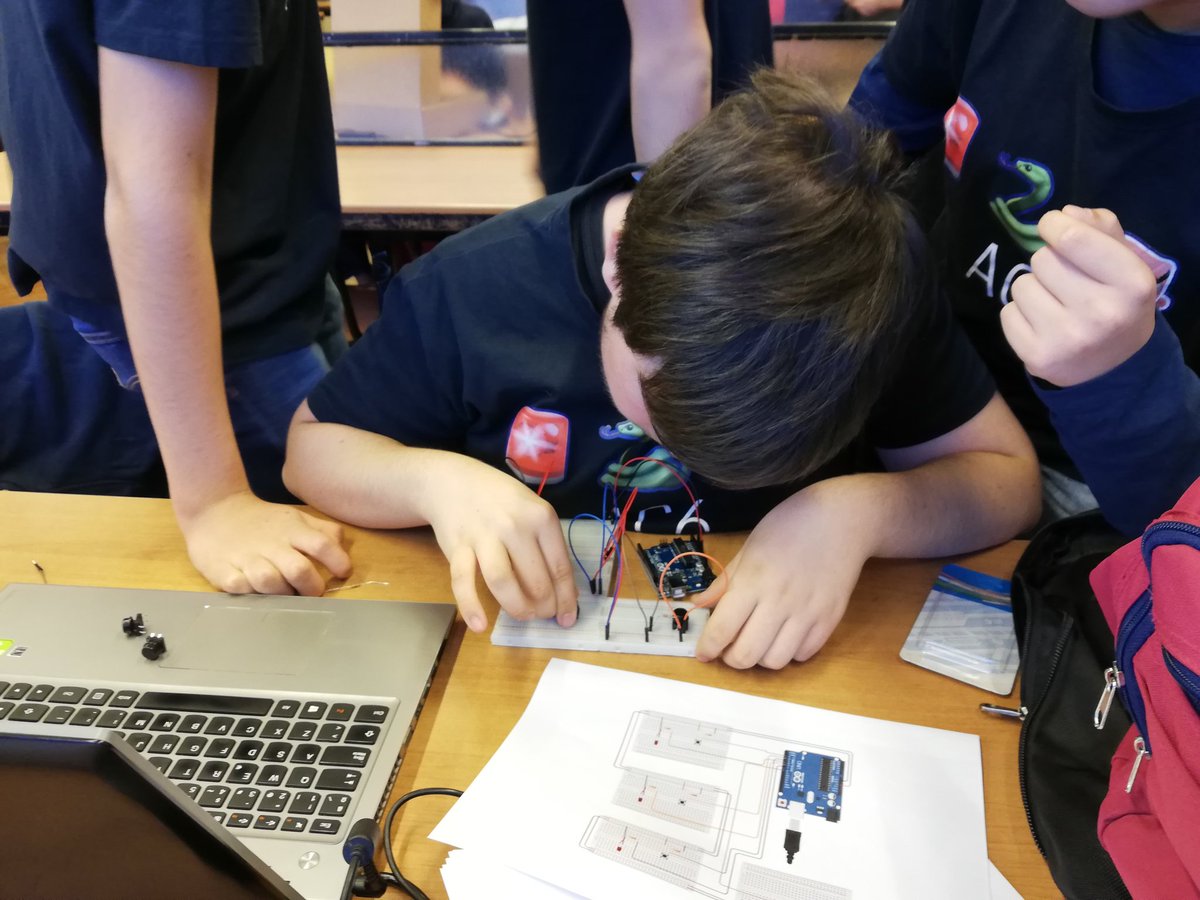 codelearn_cat's tweet image. Alguns clans comencen la fase 3! #Codeathlon