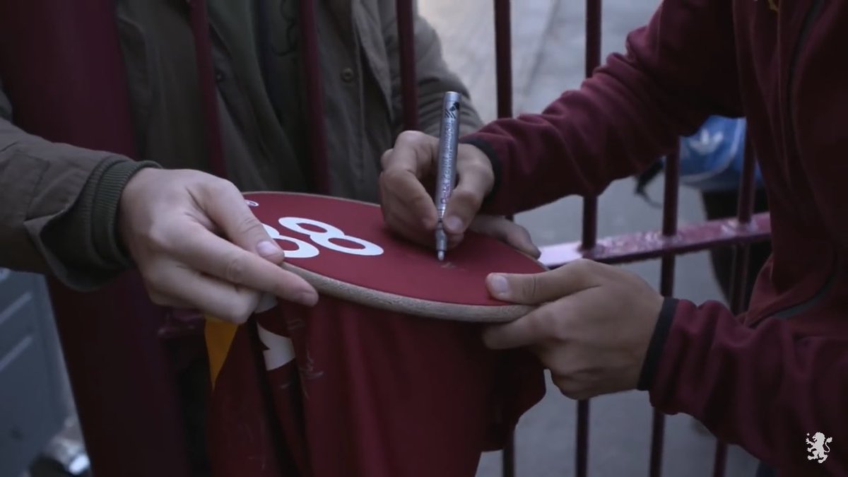 robwademusic's tweet photo. @AVFCOfficial @JackGrealish1 00:26 - Anyone know where can you get one of these round clips? https://t.co/OwyfjbEUnL