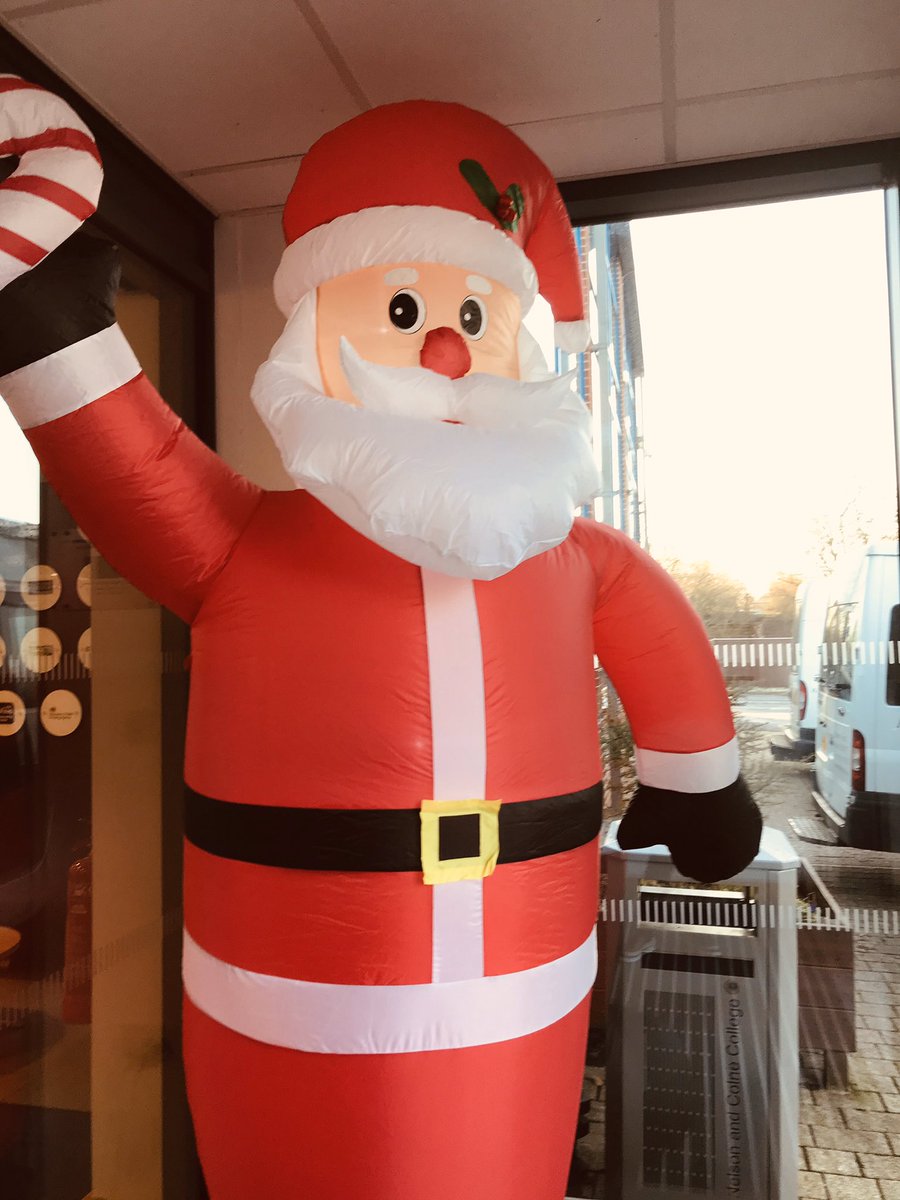 nicolahall332's tweet image. @LancsLearning #festive market in full flow-pop in and say hello to Santa &amp;amp; Elves 🥳🎉 @LancsSocial @KTFamLearning @LALPartnerships @TomGeeLAL @PendleBC @NelsonColneColl  @accrosscollege @anitajhoughton