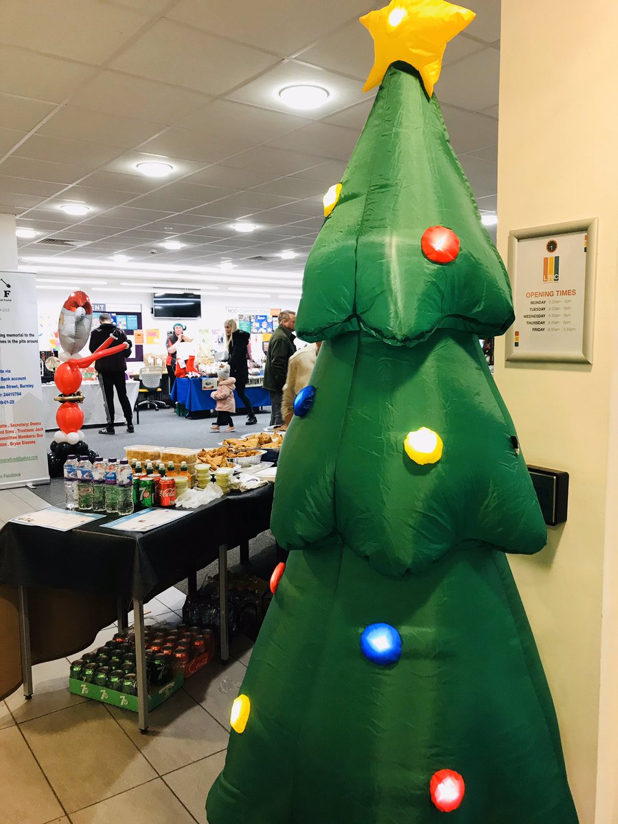 nicolahall332's tweet image. @LancsLearning #festive market in full flow-pop in and say hello to Santa &amp;amp; Elves 🥳🎉 @LancsSocial @KTFamLearning @LALPartnerships @TomGeeLAL @PendleBC @NelsonColneColl  @accrosscollege @anitajhoughton