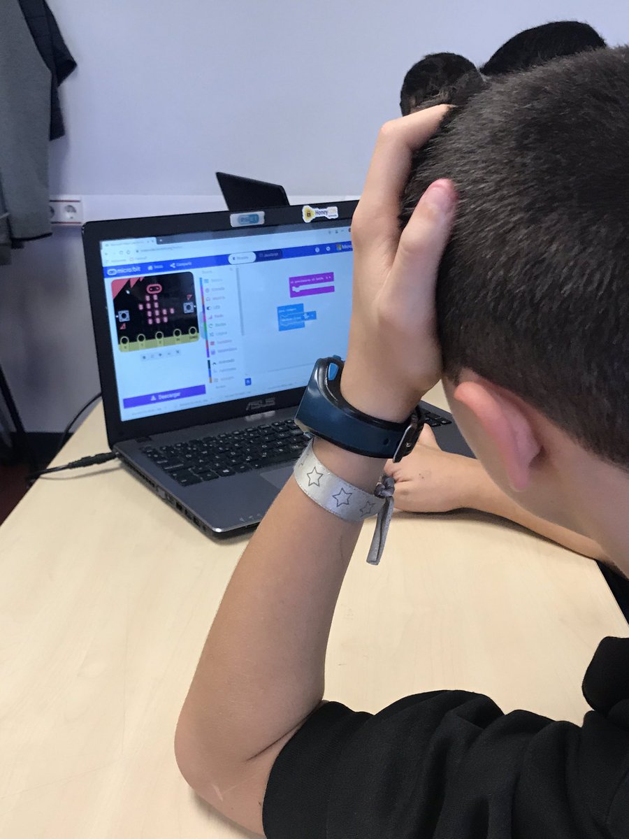 SarahAlonve's tweet photo. ¿Tienes ya tu idea? Estas familias están a tope hoy con sus proyectos. ¡Ya están con los últimos detalles! @TechnovationAI @UEuropea @empowertocode #TechnovationFamiliesMad #AIFamiliesMad https://t.co/mCusSgaX8w