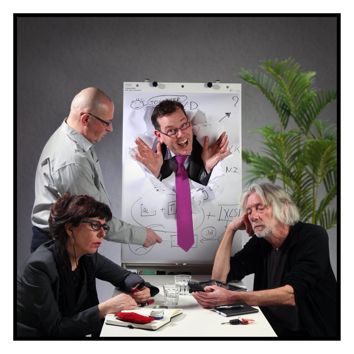 Iets leuks voor VANAVOND! Cabaretier Arnout van den Bossche bij ons in het theater. In zijn humorvolle voorstelling 'Burn-out voor Beginners' neemt hij werkstress en burn-out onder de loep. Er zijn nog kaarten. Bestellen via rhederart.nl Of aan de zaal.