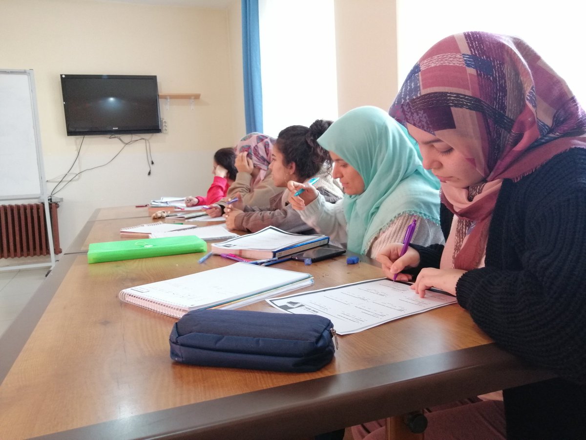 NurgulBozkrtGSB's tweet photo. Yurt müdürlüğümüzde başlatılan  Matematik KPSS hazırlık kursu devam ediyor ✏️📒 @KYK_Edirne https://t.co/TzZKZWLIds