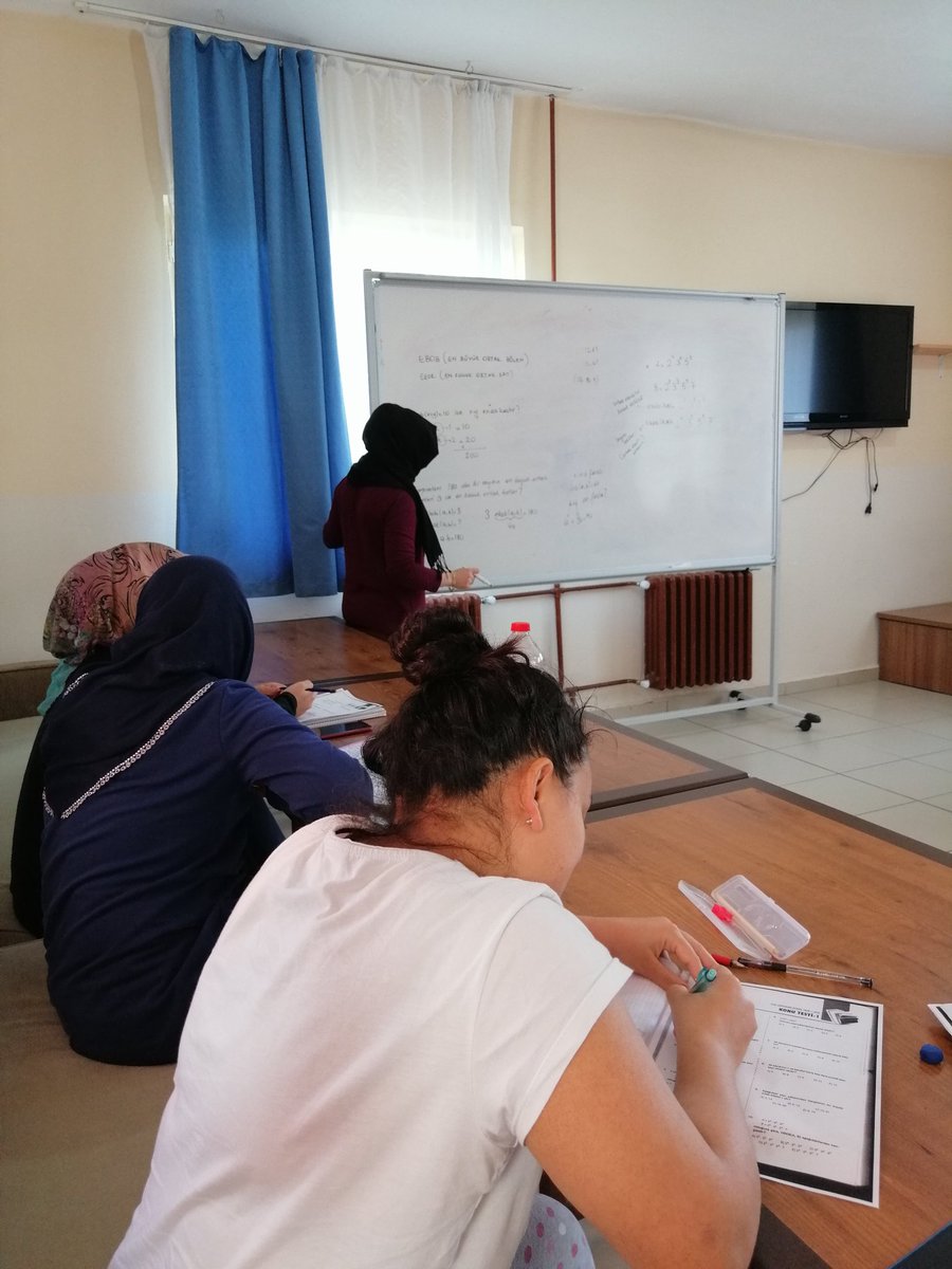 NurgulBozkrtGSB's tweet photo. Yurt müdürlüğümüzde başlatılan  Matematik KPSS hazırlık kursu devam ediyor ✏️📒 @KYK_Edirne https://t.co/TzZKZWLIds