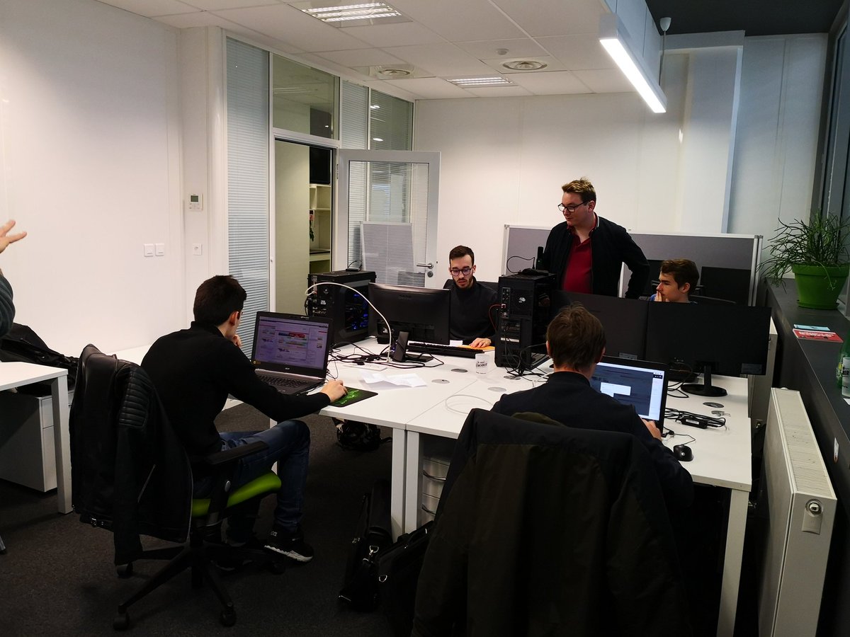 aukfood's tweet image. Journée de #code #projet au #hackathon @code2_be @Loconumerique. @aukfood fourni : le réseau, un #rocketchat, des vms pour les projets et du support technique Linux