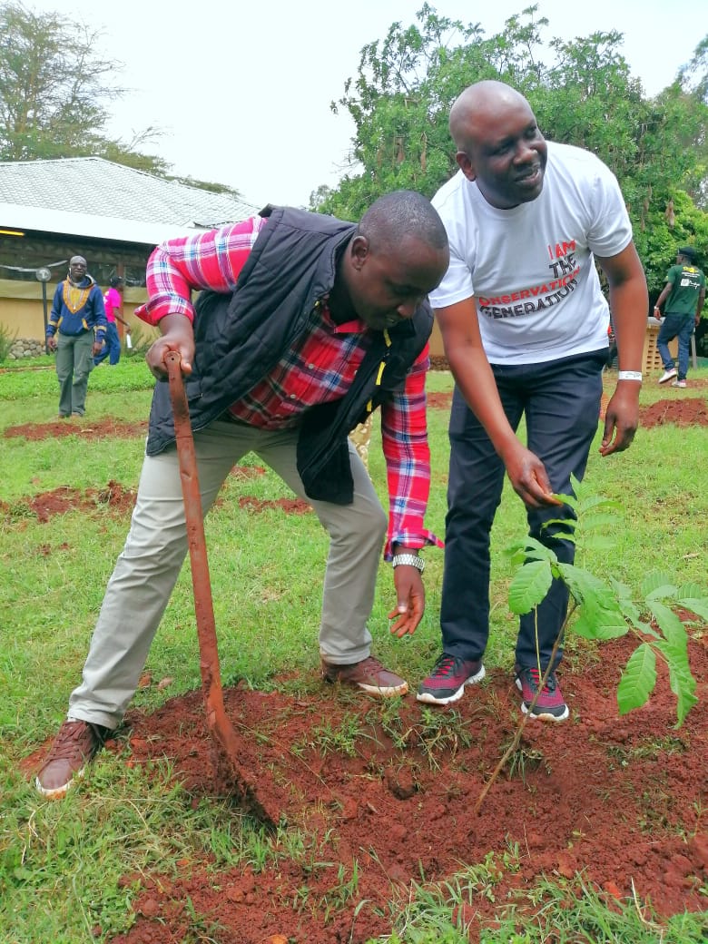 AccessTravelKE's tweet photo. Tree planting to mark the first ever #ConservationFunDay
πΈBy @PhotoByMacharia #ConservationGeneration https://t.co/yf4MWF5t92