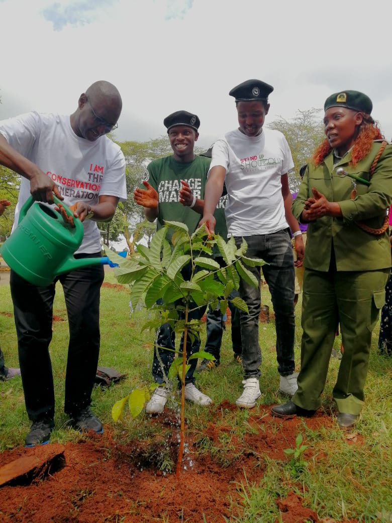 AccessTravelKE's tweet photo. Tree planting to mark the first ever #ConservationFunDay
πΈBy @PhotoByMacharia #ConservationGeneration https://t.co/yf4MWF5t92