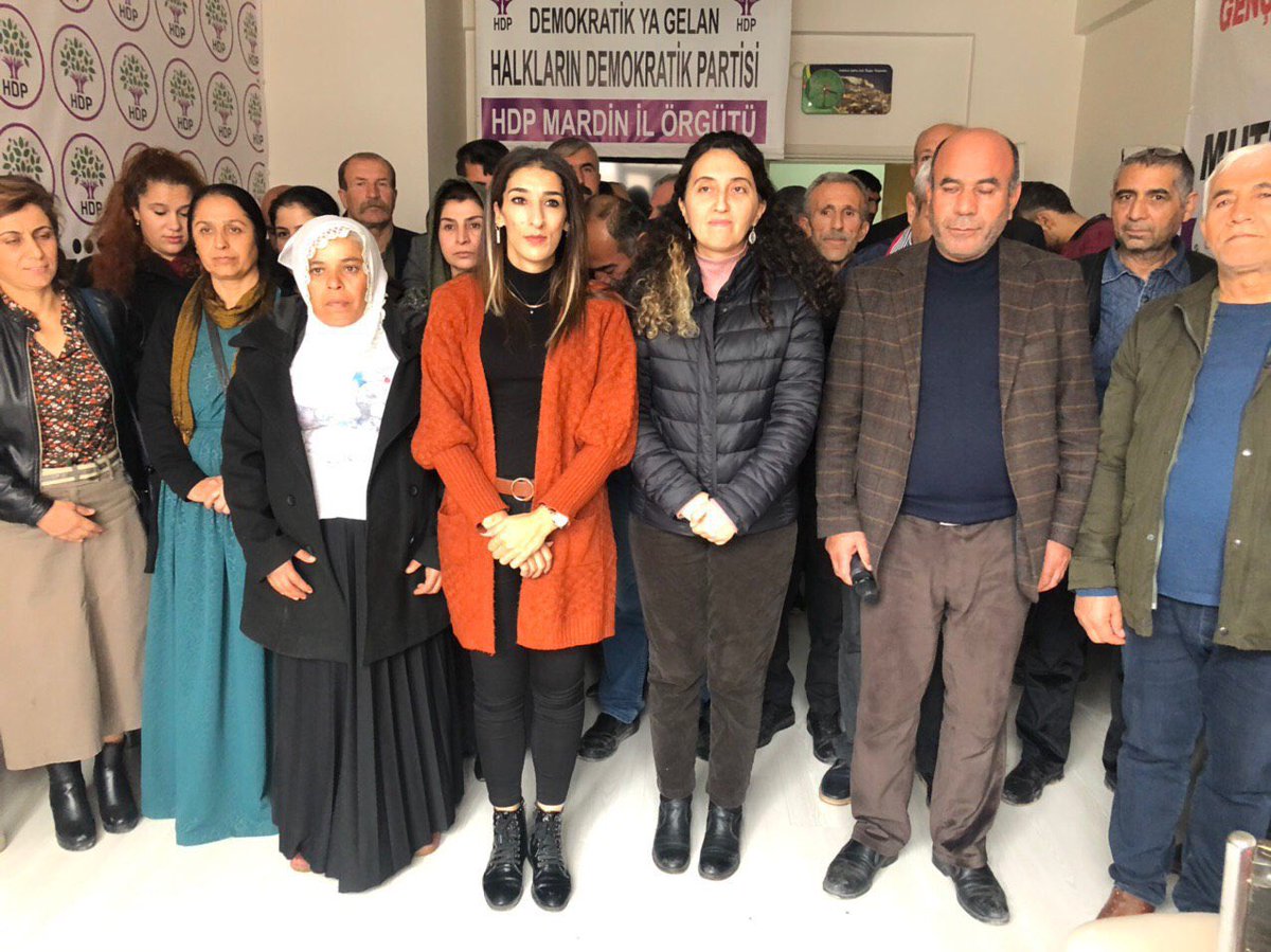 av_ebrugunay's tweet photo. #Savur Belediye Eşbaşkanımız Gülistan Öncü, #Mazıdağı Belediye Eşbaşkanımız Nalan Özaydın ve #Derik Belediye Eşbaşkanımız Mülkiye Esmez’in tutuklanması ve yerlerine kayyım atanması, en başta kadın iradesinin gaspıdır. 
Kayyım politikalarına son verin! https://t.co/g3NkzUBUPK