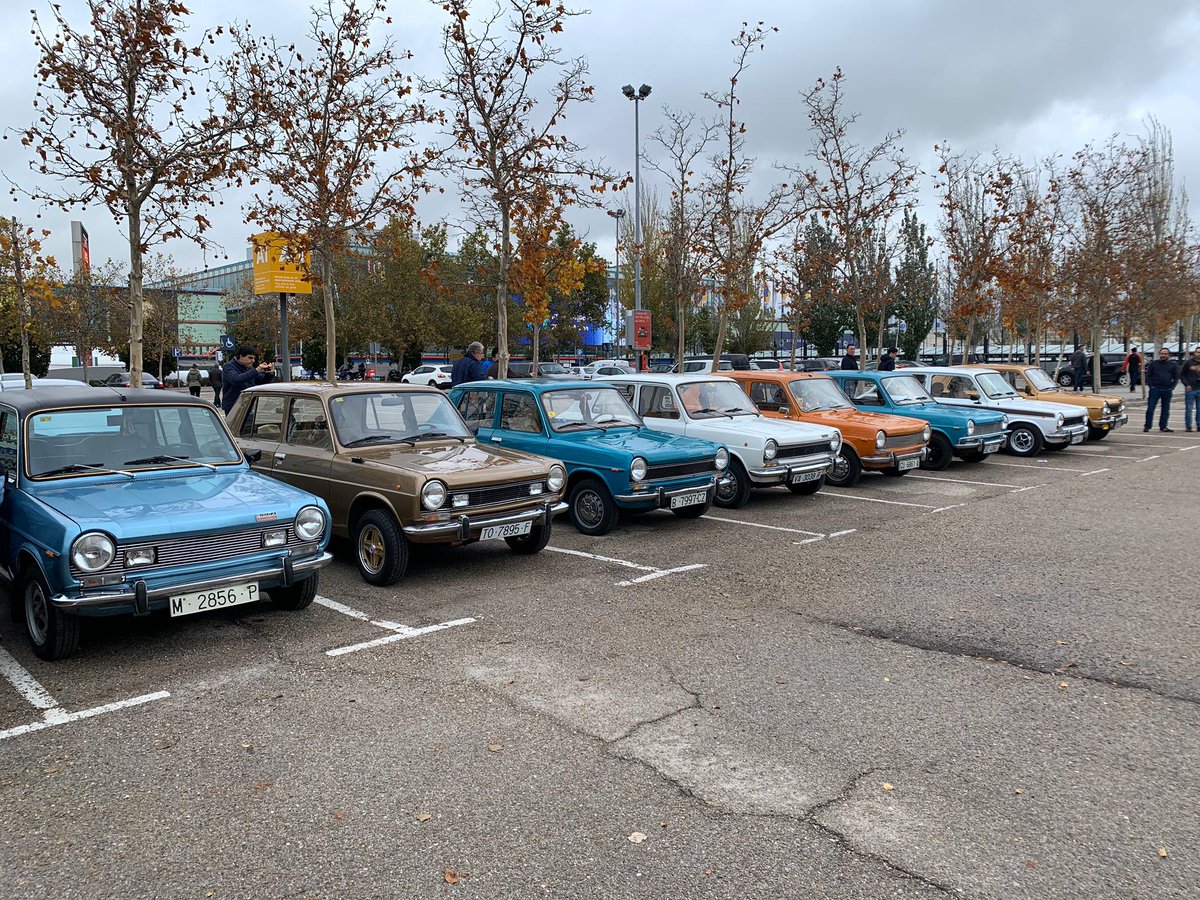 zolalber's tweet image. En #Retromovil: Homenaje a Eduardo Barreiros @FEDUABARREIROS #Simca1200