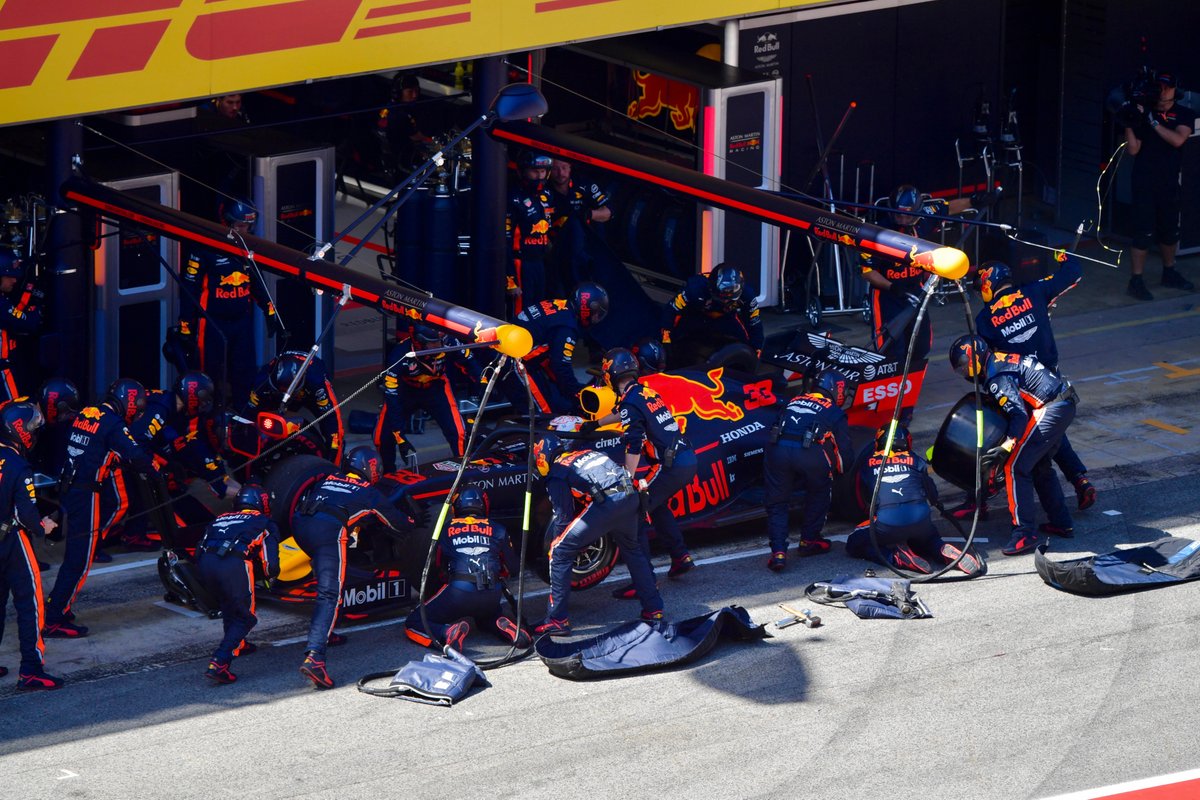 Пит стоп революция. Формула один переобувка. Стоп на формуле 1. Пит стоп аттракцион. Пит стоп революция.