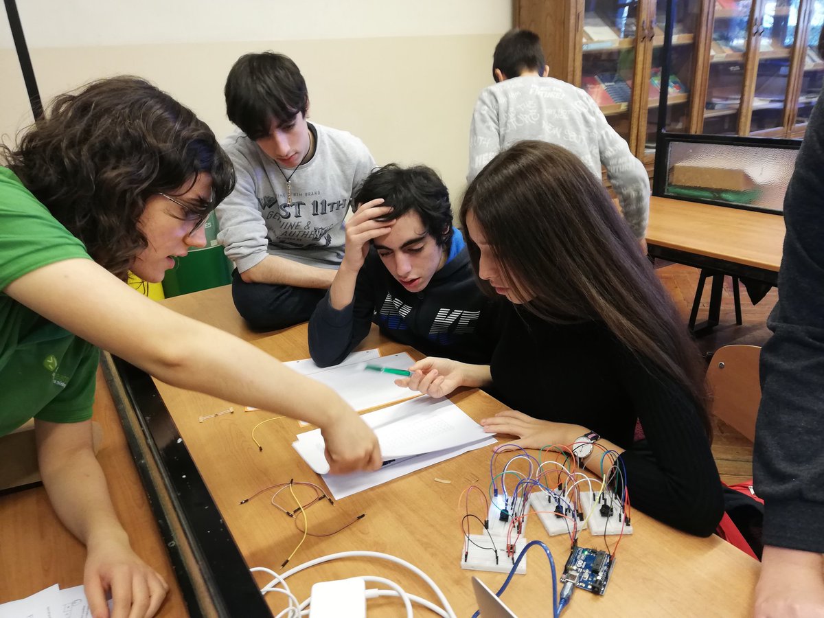 codelearn_cat's tweet image. Ja hi ha clans intentant superar la fase de bonificació! #Codeathlon