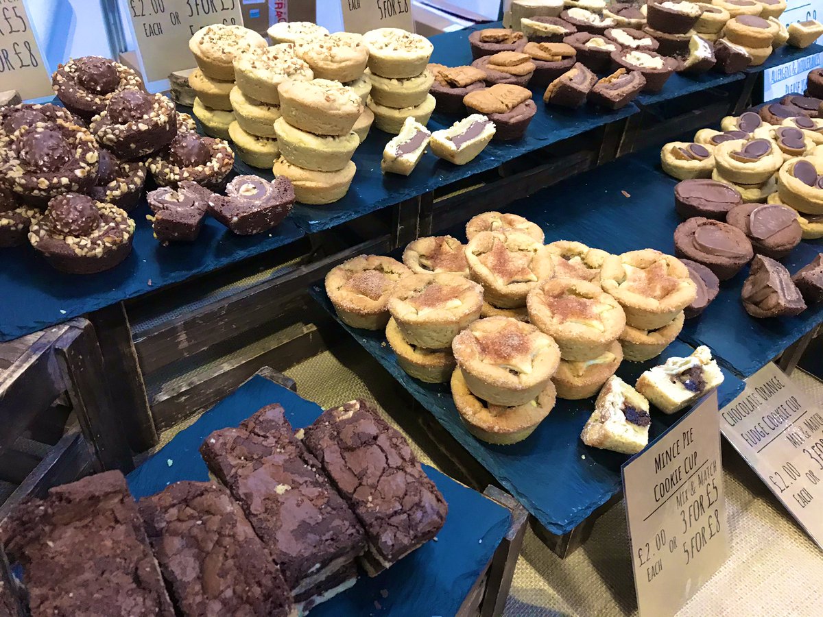 ticketfactory's tweet image. Yesterday we popped down to #GFSWinter and tried some @thomascookieco, sampled some @joeandseph popcorn and to top it off sampled some White Heron liqueur 😋