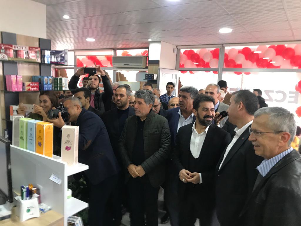 mrt_adal's tweet photo. KIRIKHAN
Hatay'ımızın birbirinden kıymetli Milletvekilleri, Belediye başkanları,ilçe başkanları, meclis üyeleri Sendika başkanlarımız ve halkımızla açılışını gerçekleştirdiğimiz BAHADIR Eczanemiz hayırlı uğurlu olsun... https://t.co/rlmHgk4qgU