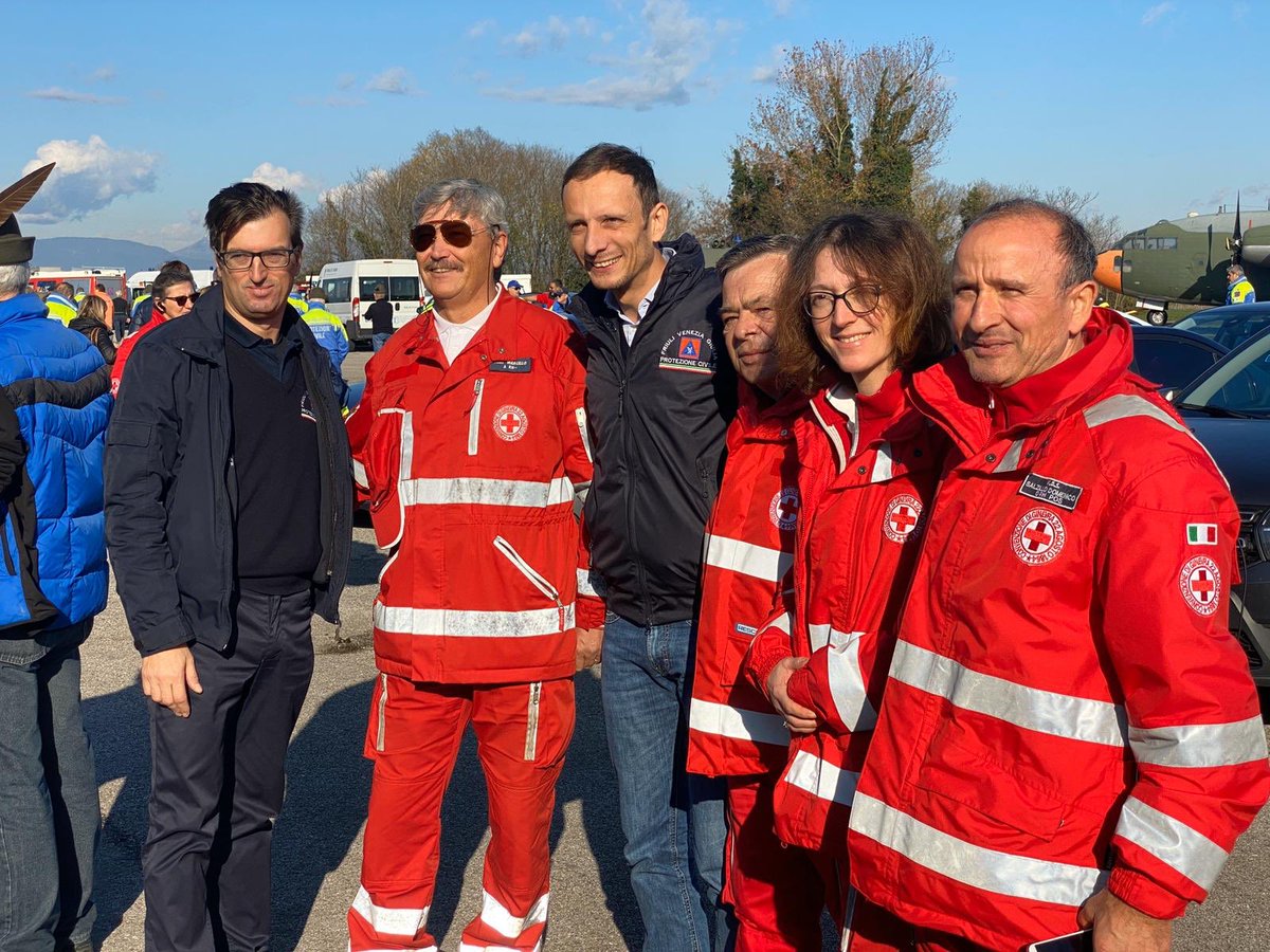 Questo è il cuore del #FriuliVeneziaGiulia: persone a disposizione di altre persone! 
#volontaridivalore #GiornatadelVolontario <a href="/ProtCivReg_FVG/">Protezione Civile FVG</a>