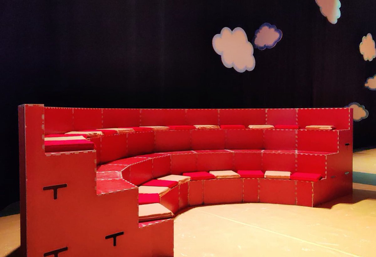 Ook het #ideeentheater viert dit weekend #Sinterklaas. En wel bij Flanders Expo in Gent.
In opdracht van <a href="/Sylvester1993/">Sylvester</a> staat het ideeentheater klaar voor het Cronos #Sinterklaasfeest!

Fijn Sinterklaas weekend 🎁

•ideeentheater.nl •