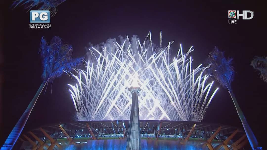 smg_1993's tweet photo. One of those moments that make us proud to be Filipino! WE WIN AS ONE 🇵🇭

#SeaGames2019
#30thSEAGAMES
#WeWinAsOne
#RaiseYourFlag https://t.co/zASDYaduLH