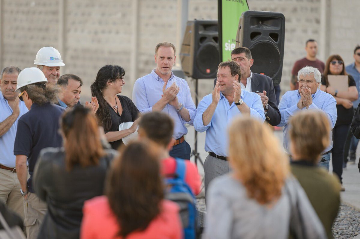 Weretilneck's tweet photo. Inauguramos la Estación Transformadora Ing. Cipolletti, primera obra energética finalizada del Plan Castello que mejorará el abastecimiento del servicio en toda la región y permitirá la radicación de actividades productivas para el desarrollo económico y la generación de empleo. https://t.co/kyvWIFmMTa