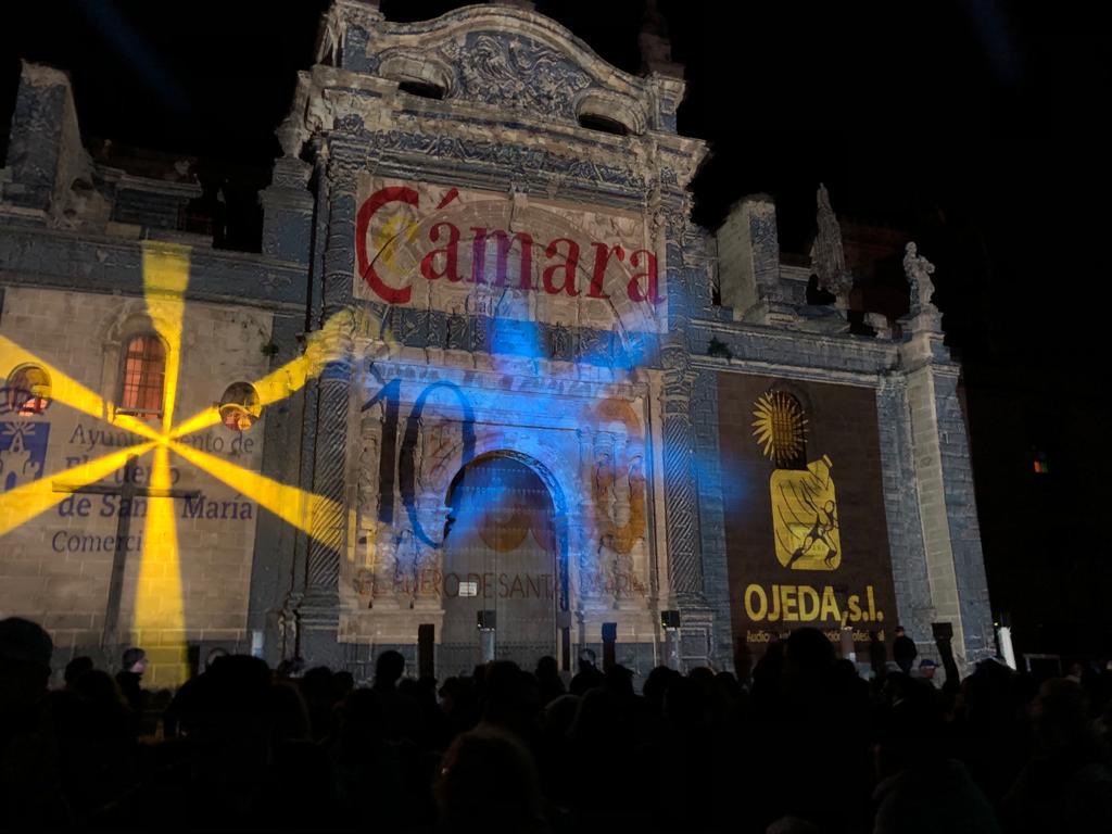 camaracadiz's tweet photo. Gracias al #ProgramaComercioMinorista al @ccaelpuerto @AytoElPuerto #UE ocurren cosas como estas!! El Puerto de ilumina 🤩 https://t.co/lveIWaKsxA