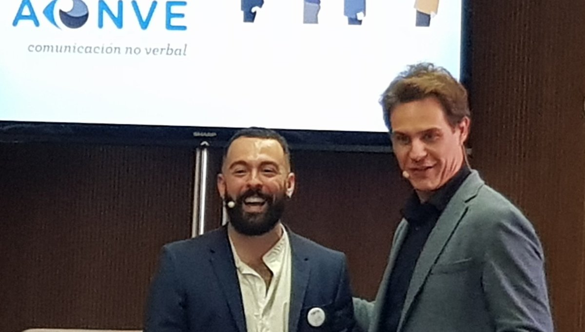 PilarPapiol's tweet photo. @SalomoniCris estupendo cierre con un interesante tema de la mano de @ChristianG_7 #fantastico !!!!
Tod@s podemos ser genios! 

🎶 tod@s queremos más...!!! 😉

#comunicacion #comunication
#aconve #pasionporlacomunicacion
#comunicacionnoverbal
#ilovemyjob https://t.co/sQT14c6lqk