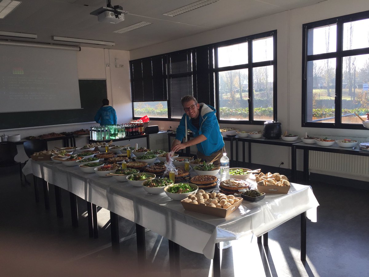 #respirhacktion le buffet se met en place pour accueillir les équipes projet #hackathon
