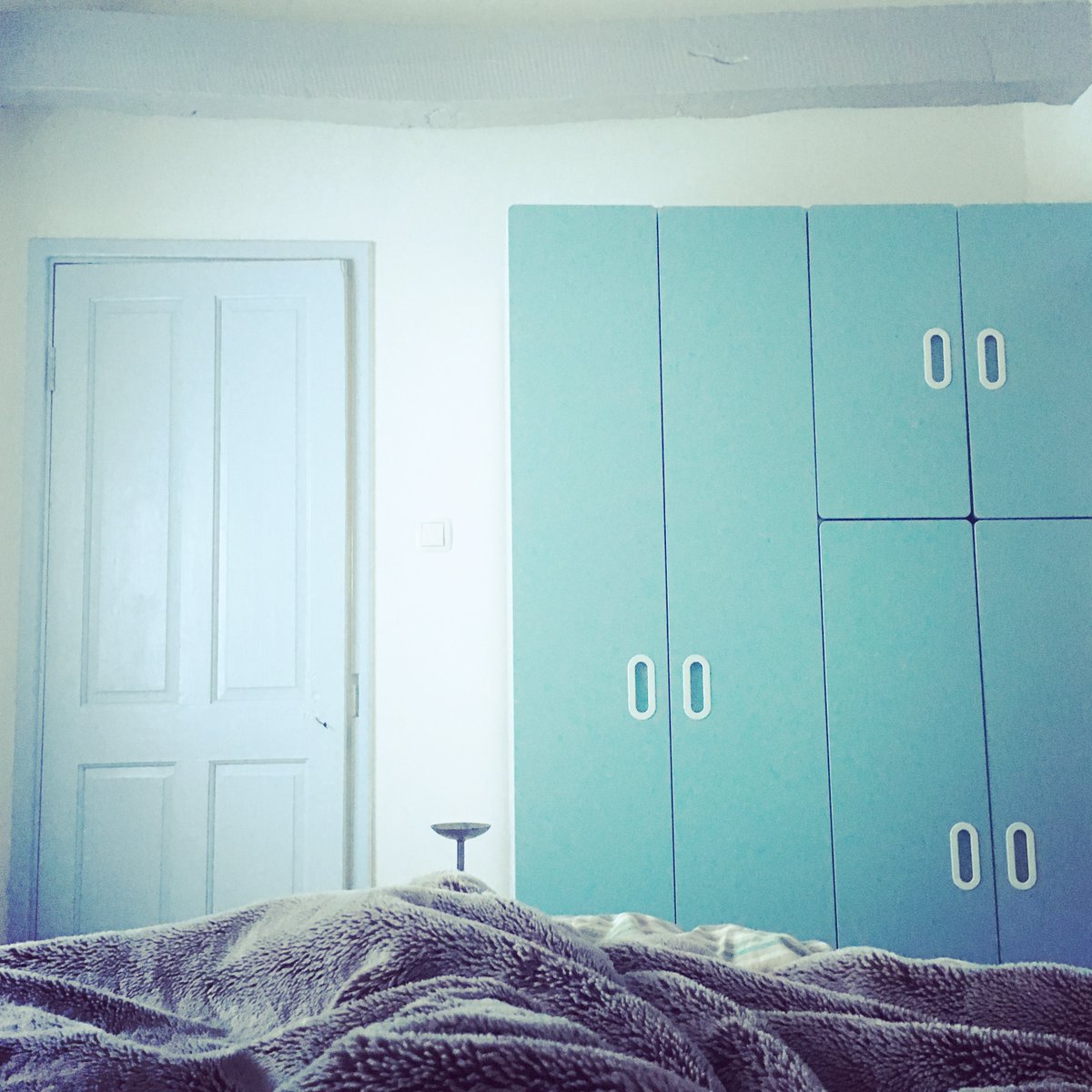 WeAreLifeStyles's tweet image. We've opted to use #softcolours in the bedrooms, to aid #relaxation and #deepsleep. Once you're under that #fauxfurthrow, you're in the #landofnod in no time. No street lights. No traffic noise. Just owls &amp;amp; moonlight. #perfectlocation #istria #zrenj #interiors #bluetones #warmth