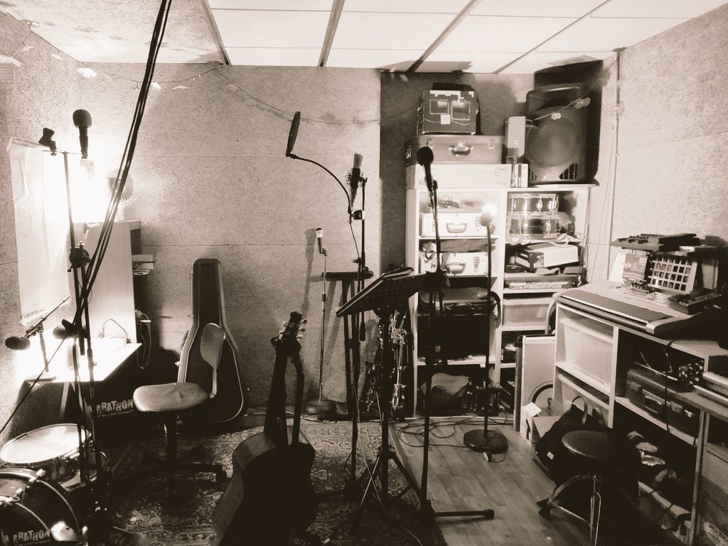 ygramallday's tweet photo. Fin de la fase de grabación!! Seguimos con #neonia #2020 @Antiestudio @Carasueno @Solobera #paula Iniciando mezclas!!! https://t.co/1B5FYJKkeU
