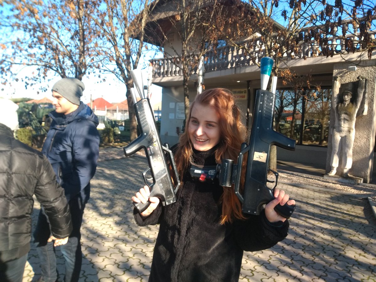 EdytaAWitczak's tweet photo. Dziś z węgierskimi przyjaciółmi graliśmy w muzeum wojskowości w laserowego paintbola :) #Frajda https://t.co/JLle3PkNnR