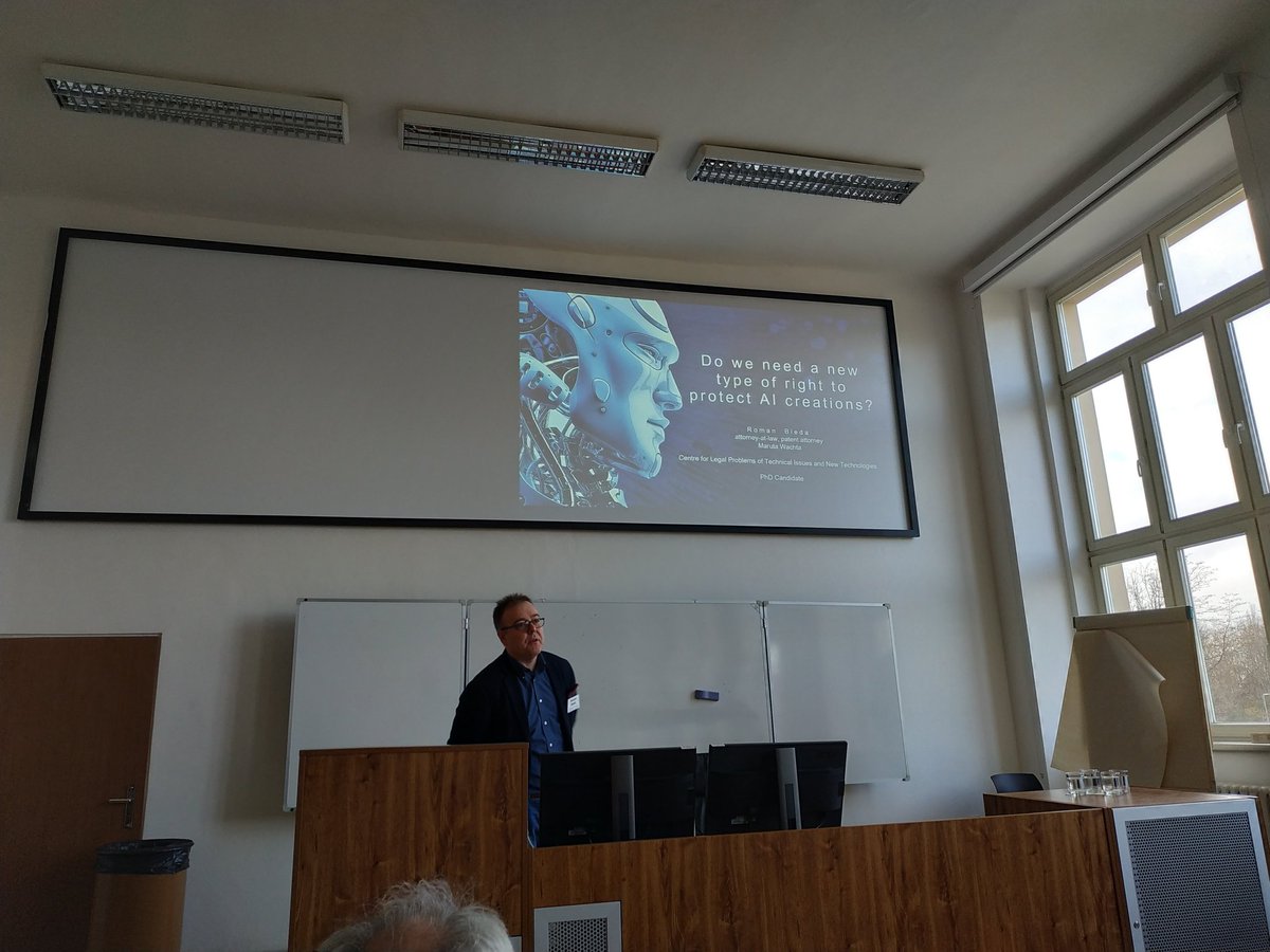 KAH_IT_IP's tweet photo. An interesting presentation by Polish attorney Roman Bieda. Do we need a new right to protect creation of works by AI? #cs19 #AI #ArtificialIntelligence https://t.co/UwYQ1DHrlF