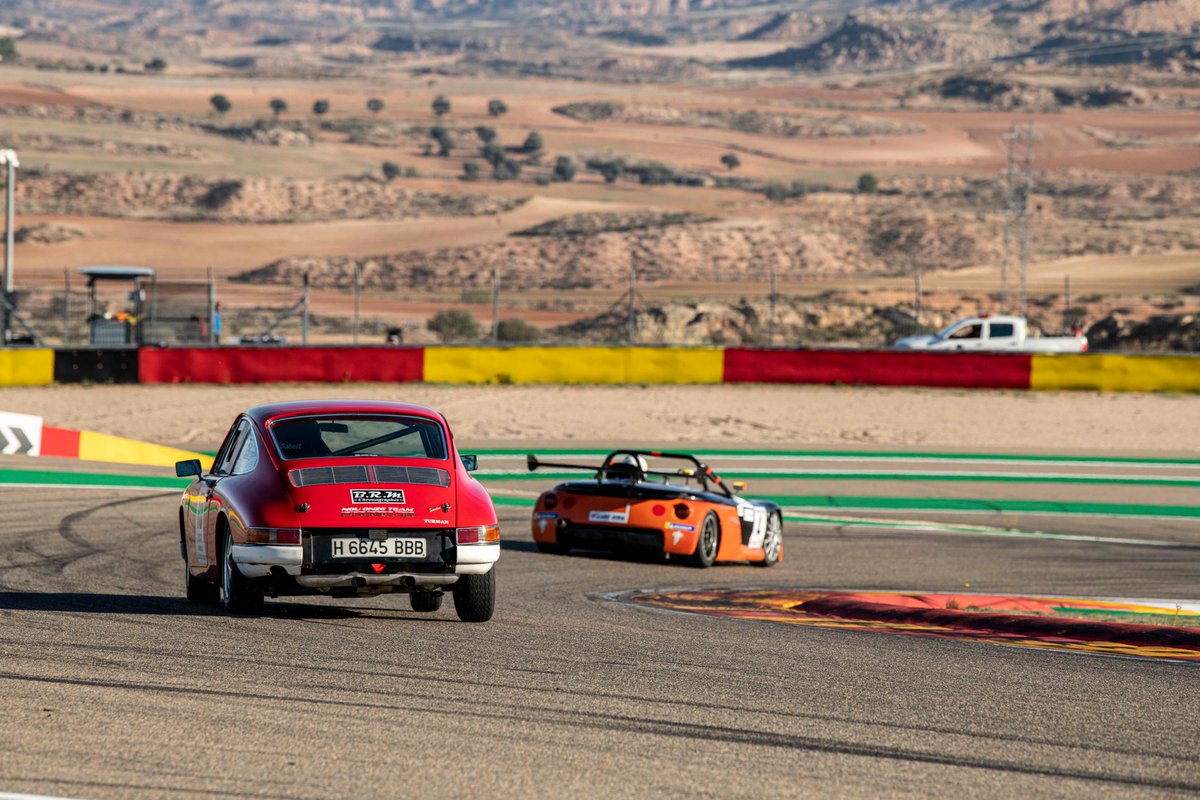 VLineOrg's tweet photo. Arranca la primera carrera de la Copa de España de Clásicos, Legend y Youngtimers #CECLY 🏎️🏁🚦 y junto a ellos el #TrofeoVLineEmotions.... En este meeting se otorgarán los últimos puntos ✅ que definirán a los campeones 2019 de todas las categorías en juego 💯 https://t.co/sx1Lcz7vMK
