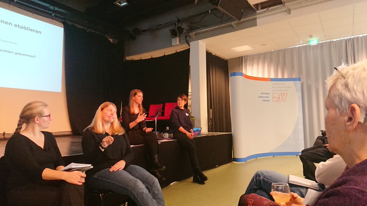DJVielfalt's tweet image. Jetzt erklären @PascaleMller und @laloeffelstiel von @BuzzFeedNewsDE erklären gerade in ihrem Workshop wie sie Themen rund um sexualisierte Gewalt, Machtmissbrauch, LGTB und Feminismus platziert. #Djvielfalt #Journalismus