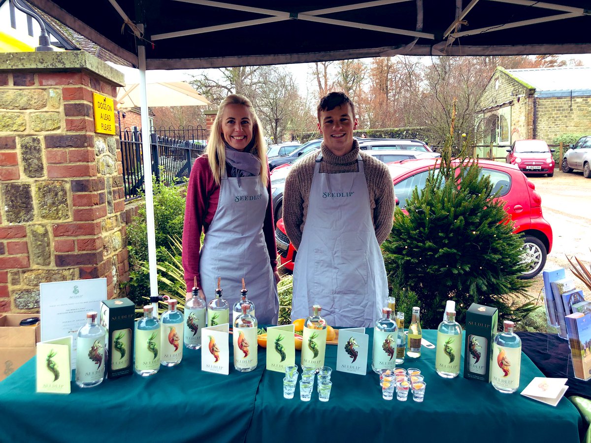 CowdrayFarmShop's tweet photo. Team @Munneries &amp; @SeedlipDrinks are all smiles on this chilly morning. #cowdraytastingweekend #christmas #sussex #sussexfoodie 🎄 https://t.co/yS5Sv3dRQr
