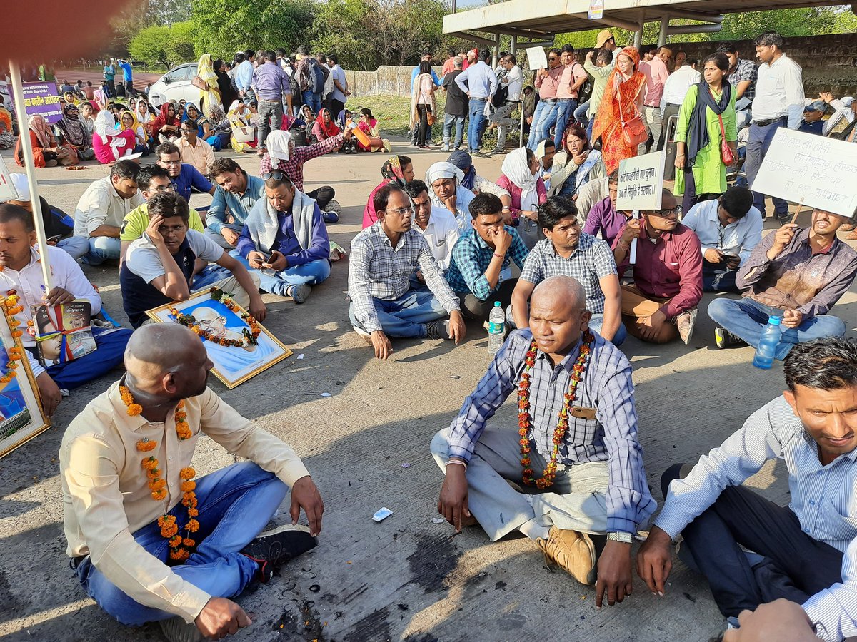 omjhariyalis's tweet photo. म.प्र. के चयनित सहा प्राध्यापक ग्रंथपाल एवं क्रीडा अधिकारियो का नियुक्ति के लिए आंदोलन @jitupatwari @highereduminmp @OfficeOfKNath #mpapjoining #mpsolib https://t.co/4h3ZdwltXW