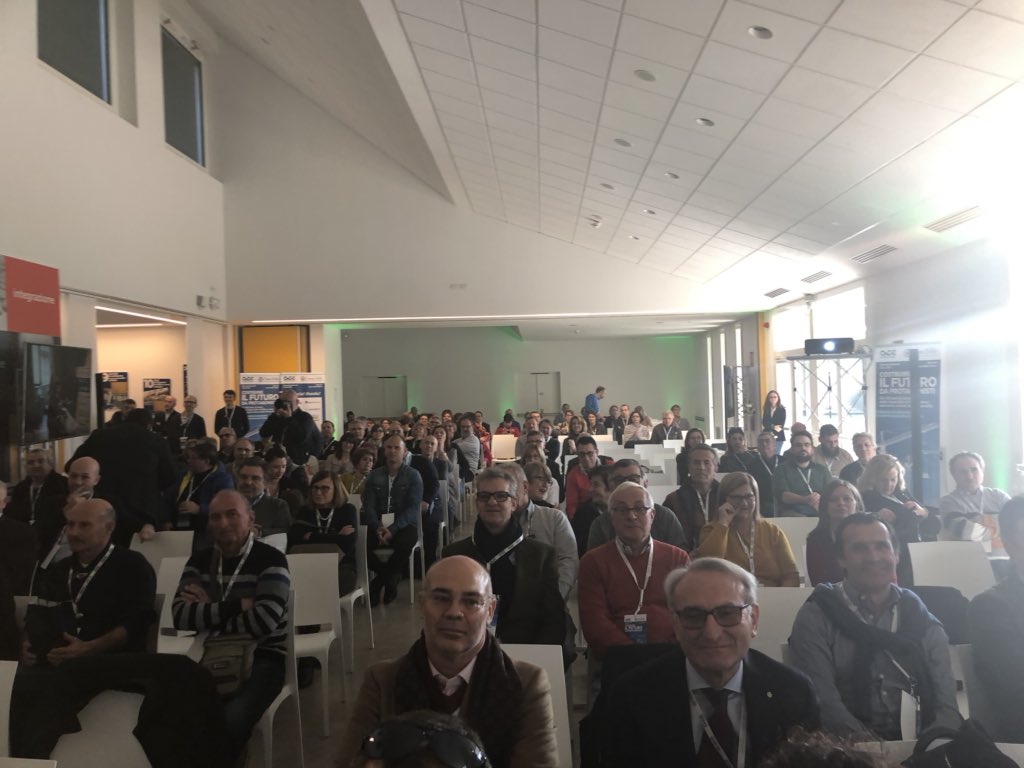 alemaga's tweet photo. Ecco il momento più bello dei tre giorni di festa 100 anni Cassa Edile di Milano. Incontro con i nostri lavoratori nel momento della loro premiazione come riconoscimento per gli anni di fedeltá al nostro settore e alla nostra Organizzazione. Buon compleanno a tutti! @FilcaCisl https://t.co/5g8GAPUElg