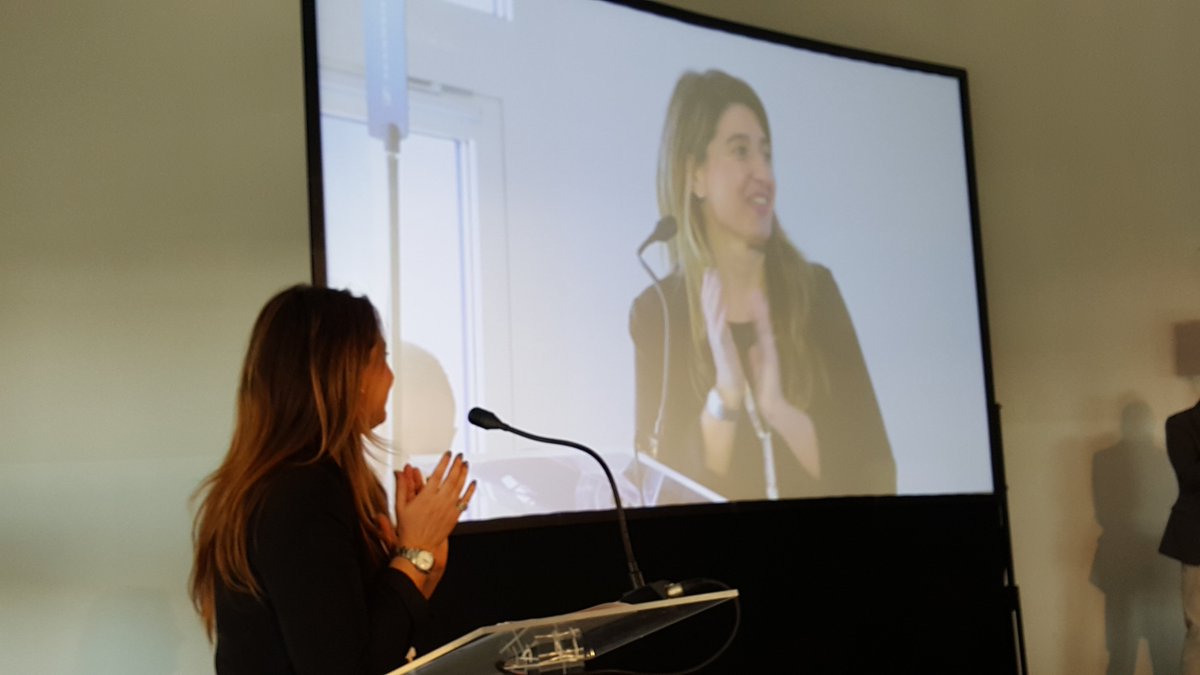 EsemCpt's tweet photo. È il momento delle premiazioni del concorso fotografico "Il bello del cantiere" istituito da CassaEdile e @EsemCpt e riservato ai soli lavoratori iscritti alla Cassa. Interviene il Direttore @Esem-cpt @barbirato_k https://t.co/EBjeGlMTAK