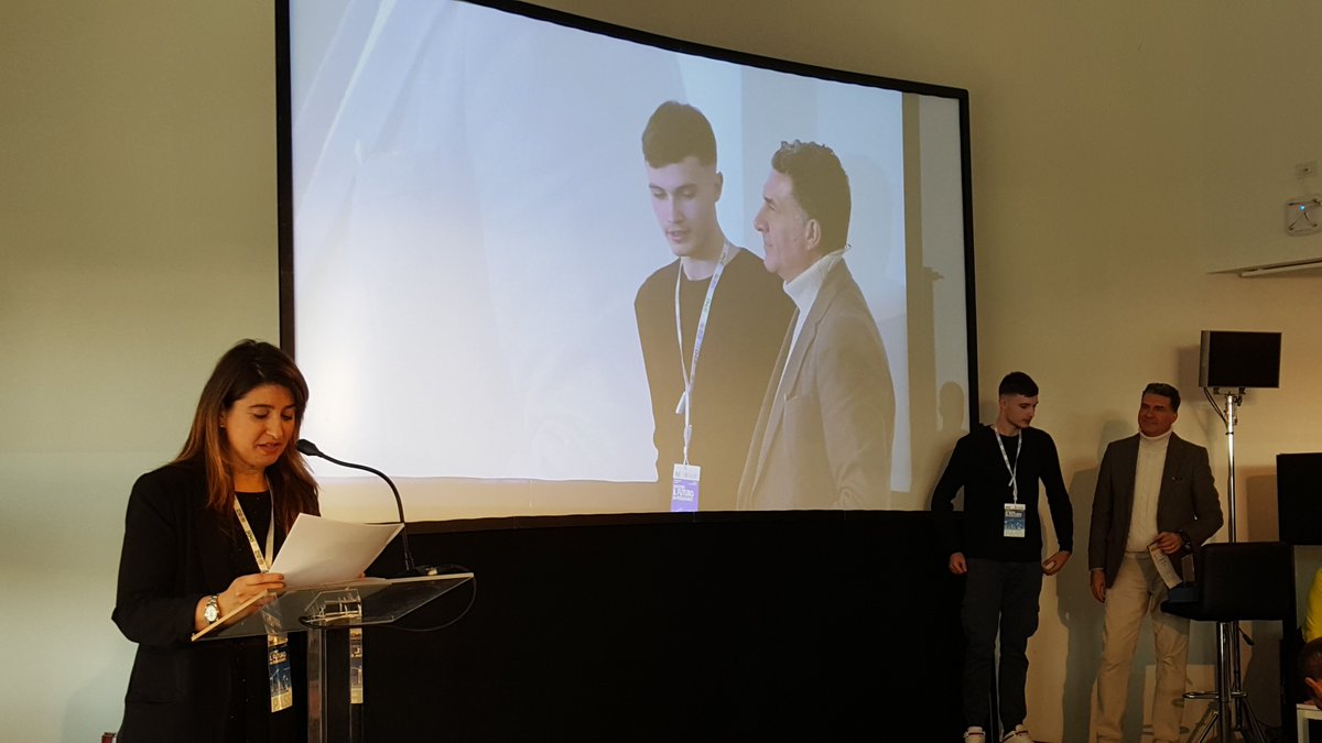 È il momento delle premiazioni del concorso fotografico "Il bello del cantiere" istituito da CassaEdile e <a href="/EsemCpt/">ESEM-CPT</a> e riservato ai soli lavoratori iscritti alla Cassa. Interviene il Direttore @Esem-cpt <a href="/barbirato_k/">katia barbirato</a>