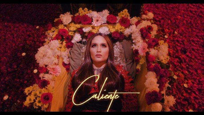 mmtcradiojogja's tweet photo. #NowPlaying  Cinta Laura Kiehl - Caliente #ChartIndo #TopChart #NORI https://t.co/Z77n5rRqHo
