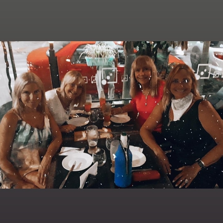 roxanasaez4's tweet photo. Las rubias!!!!que lindo es estar von #amigas!!!! https://t.co/IvjPGkne0B