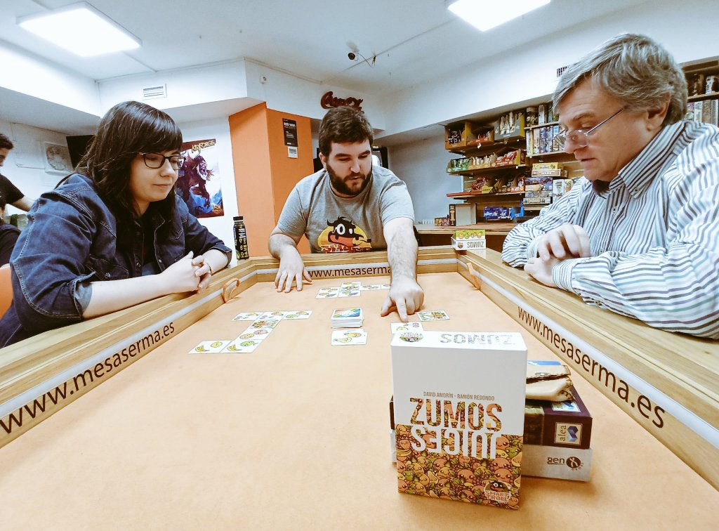 Mañana de #Zumos de <a href="/smarttrollgames/">Smart Troll Games</a> en el evento de <a href="/el_dado_runico/">El Dado Rúnico</a> en <a href="/JupiterJuegos/">Júpiter Juegos</a> 
🍓🍒🍊🍍🍌🍋🍐🍏🥤