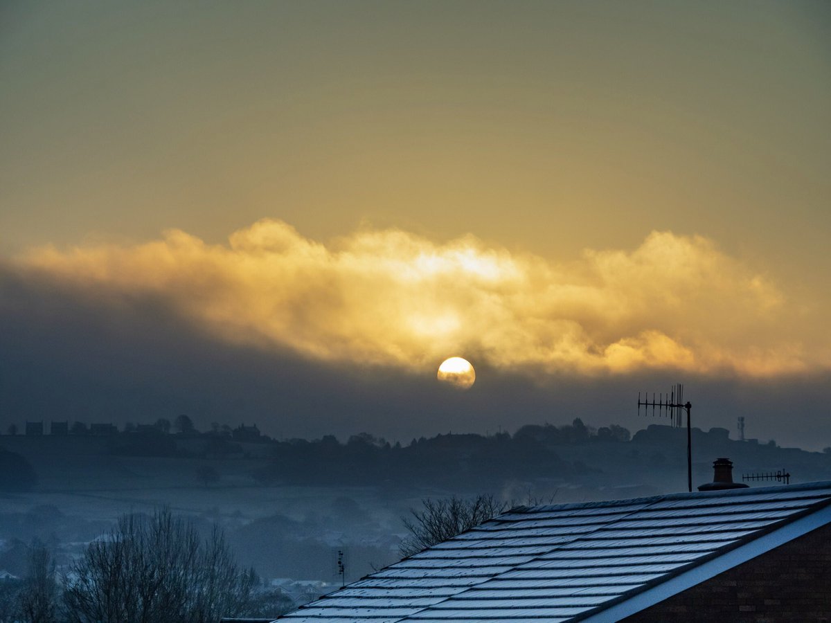 This mornings sun coming from over the hills #staffordshire #staffsmoorlands #sunrise #winter #cold #ice #frost #olympusuk #misty