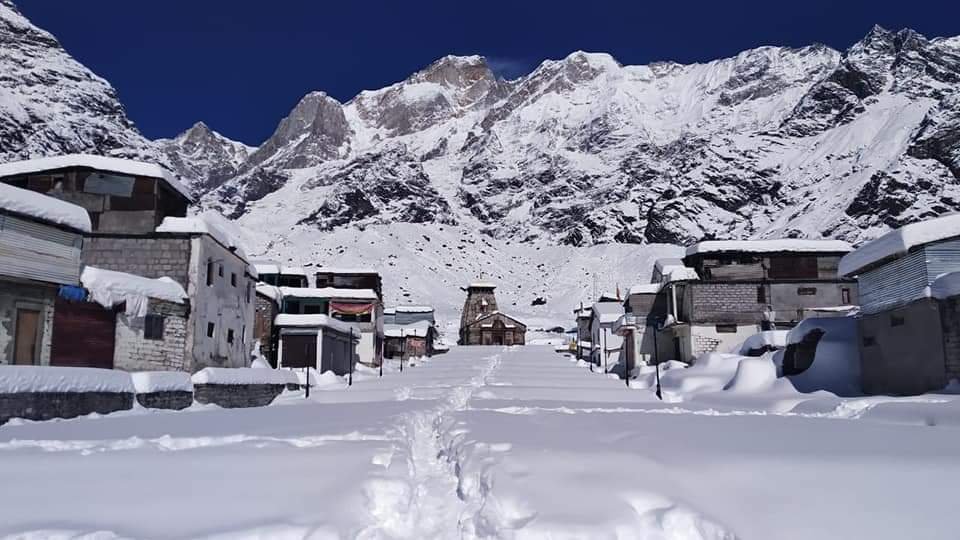 htTweets's tweet photo. Kedarnath temple in Uttarakhand covered in a thick blanket of snow after heavy snowfall in the area

(Pics: ANI) https://t.co/o3i8ahYiNr