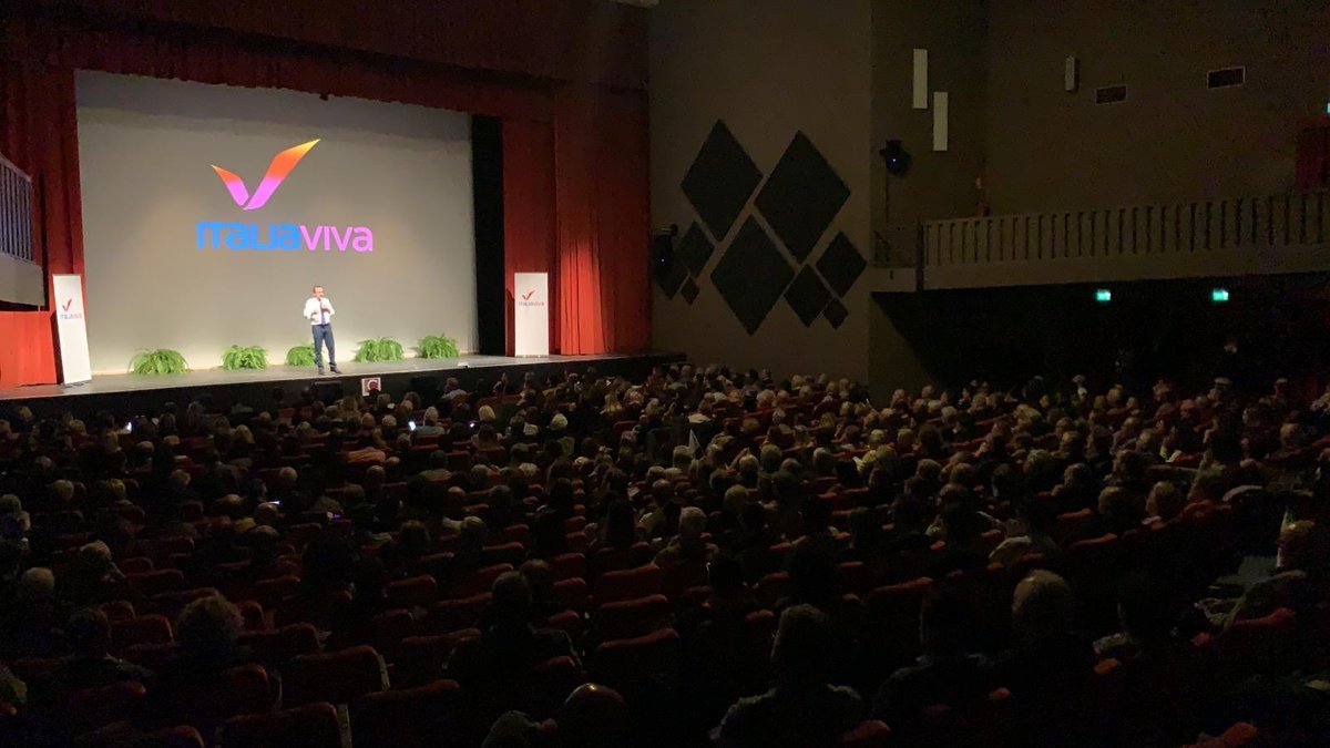 matteorenzi's tweet photo. A #Bologna con centinaia di amici di Italia Viva. Ancora qualche minuto ed inizia la diretta Facebook
#ItaliaViva https://t.co/kZk3CgoZLg