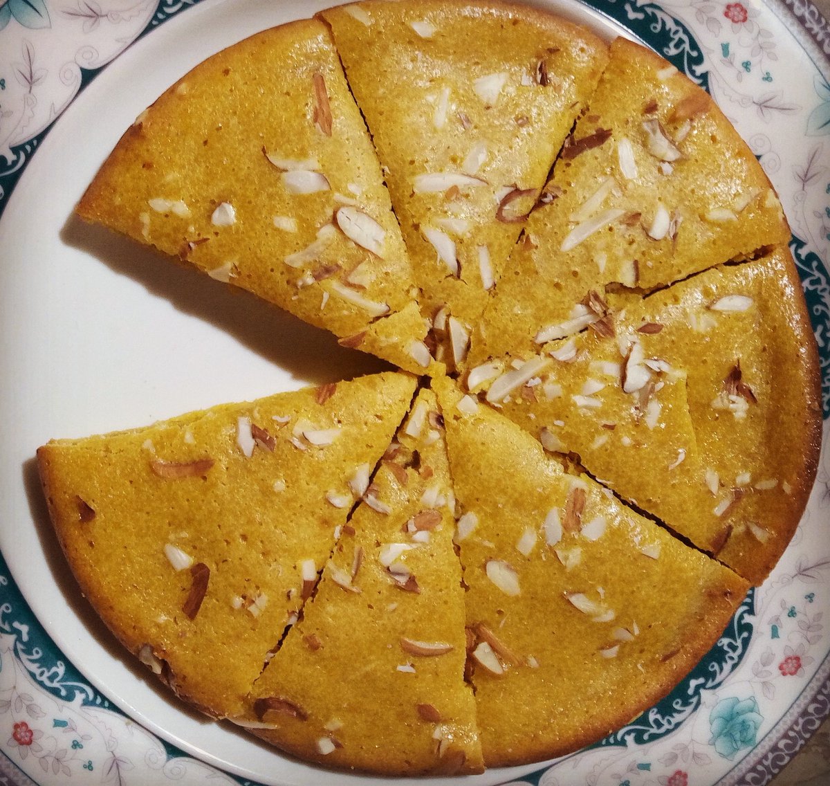 AsmaMinal's tweet photo. I don't know what I have made...An experimental baking... No measurements, added all ingredients tukkay se... Turned out good tea snack...#teasnack #imadeit https://t.co/poXSm3YJKU