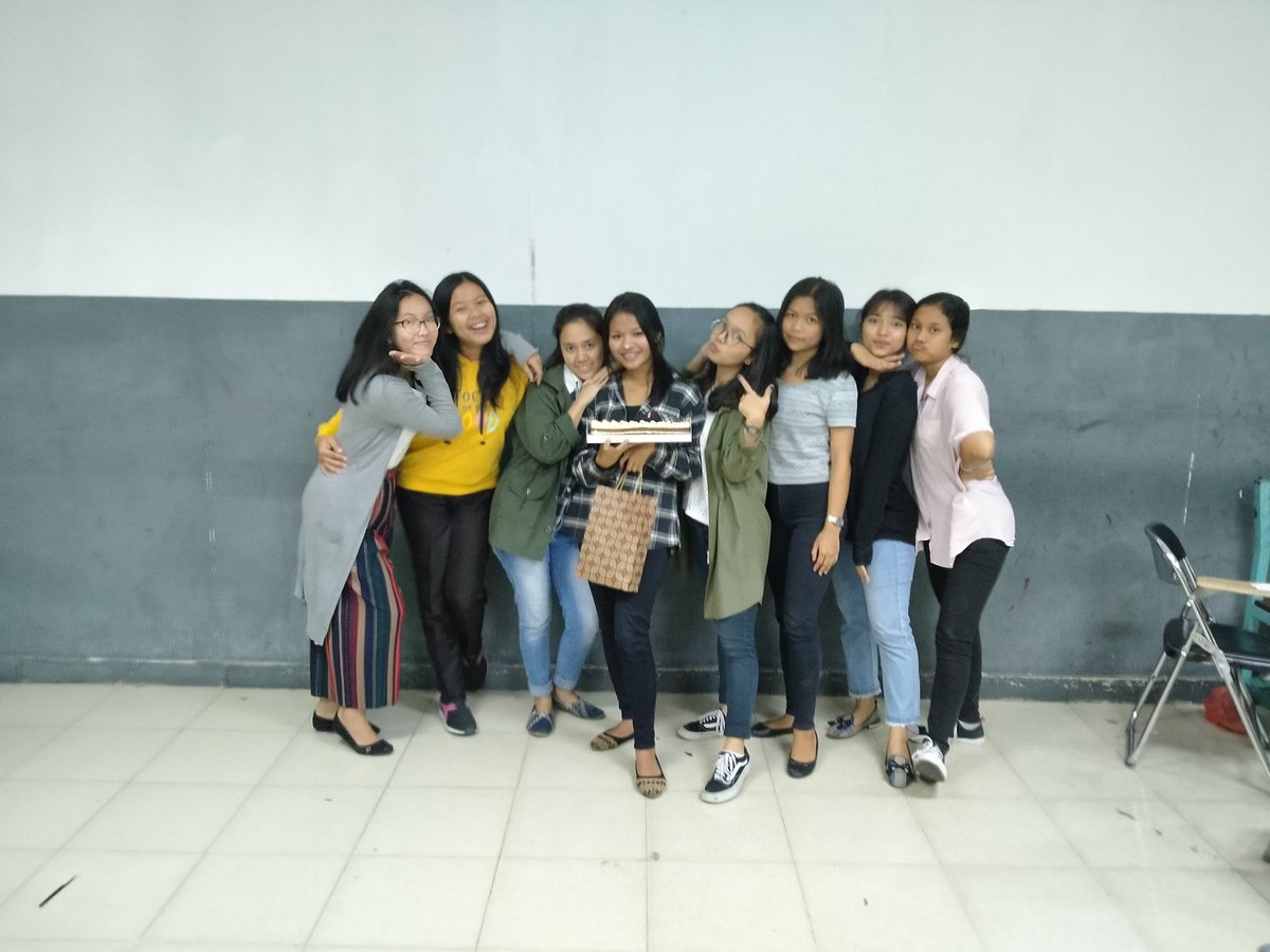 HellenaNofianta's tweet photo. Jika anda mendaftar di kampus metodis anda akan berjumpa dengan kami senior" anda yg baik,cantik dan pastinya barbar 🤣 tunggu apa lagi segera mendaftar di #FEUMIMedan #umimedan @Novita15356948 @Djahdji  @ClaraTamara12 @prertty_ @yunitasinagaaa @claudya_pinem @ruteinars https://t.co/8nTkwEZ20A